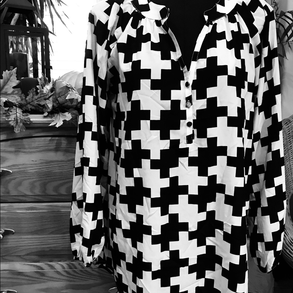 Brand new mud pie women’s black and white blouse